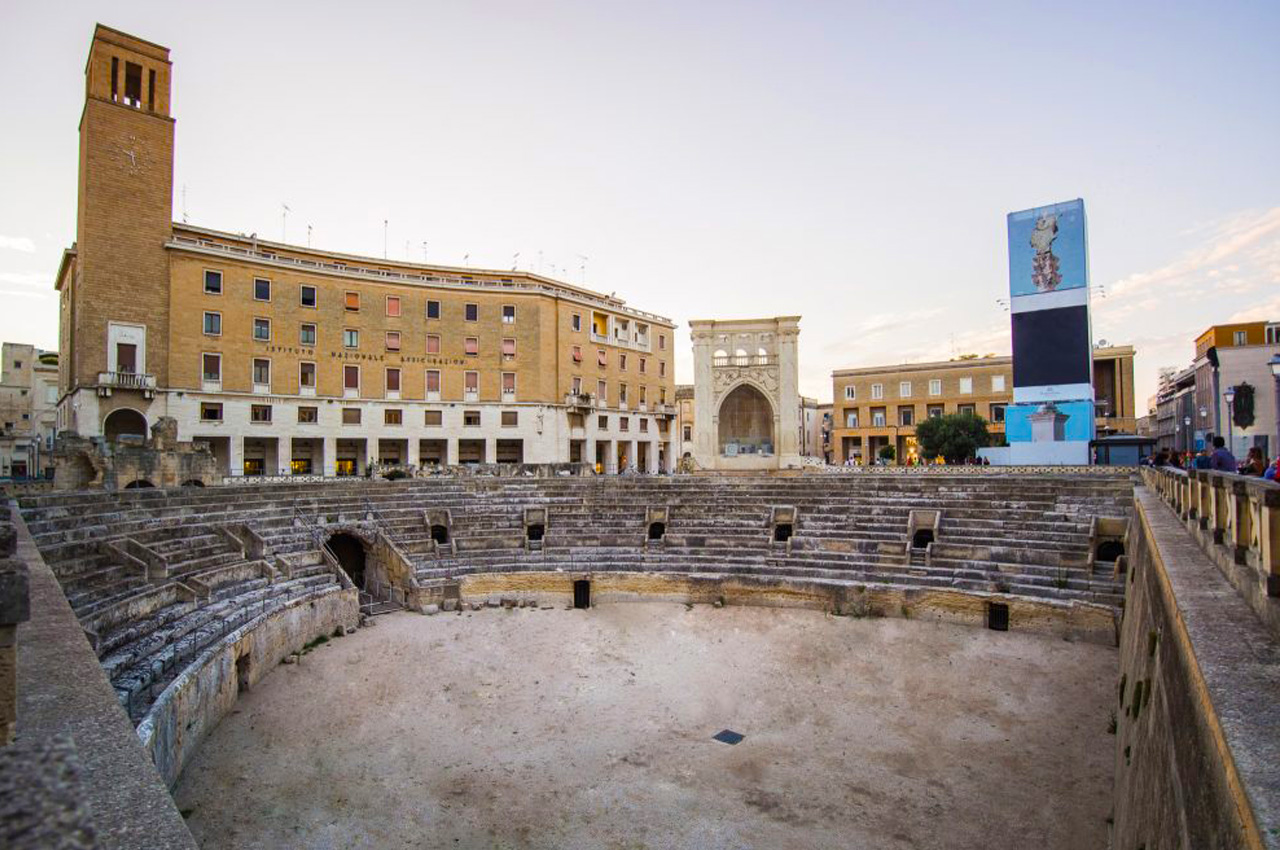Opening and visits to the Roman Amphitheater