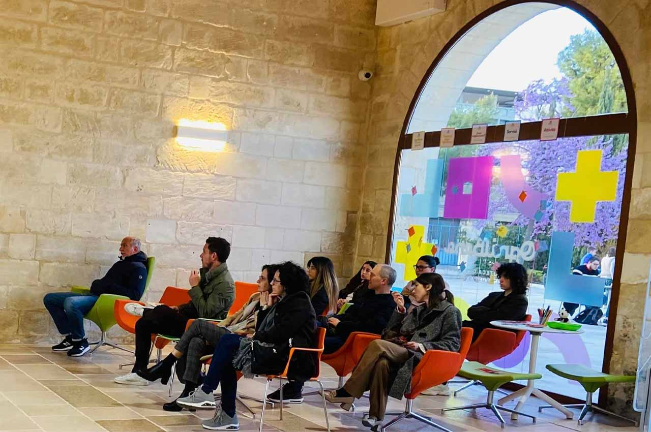Tienimi per mano, l’unione fa la forza