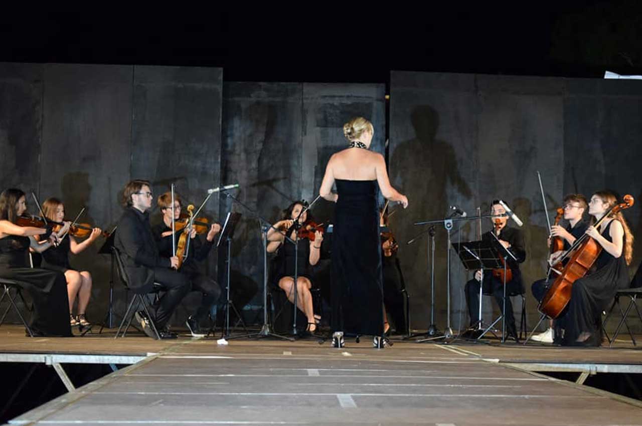 Strolling through the centuries/ Exquirimus International Chamber Orchestra