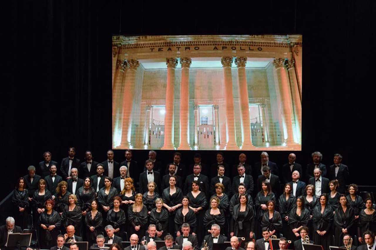 Opera in the cloister/ Tosca