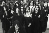 The buzzing of the widows/ Asfalto Teatro