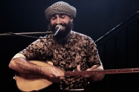 TUTTI SOLO/Ashti Abdo