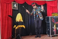NATALE nei quartieri/ Arriva il Natale con Yuri Illusionist
